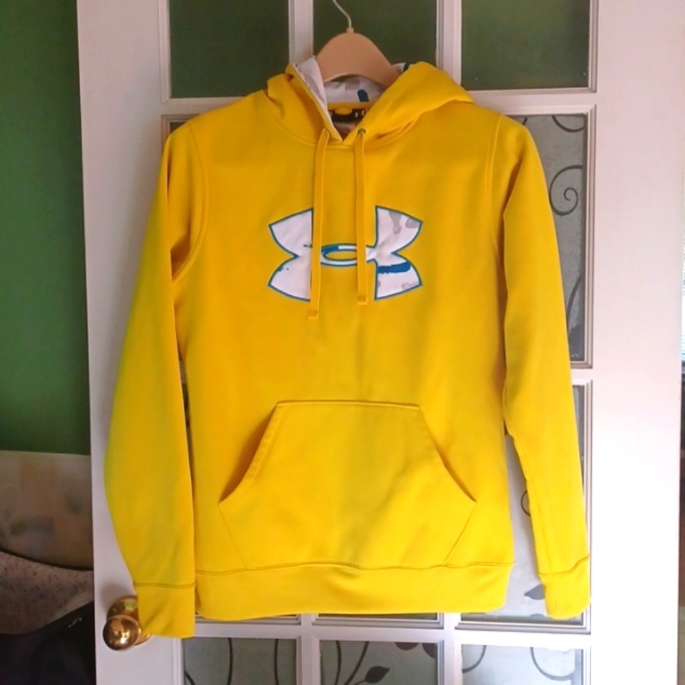 Under Armour hooded sweatshirt medium loose fit